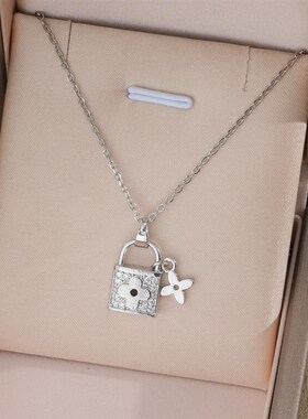 欧美时尚气质钛钢项链女小众设计感爱情暴富锁头T项链吊坠饰品