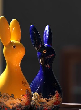 室内家具书架办公桌子中式客厅装饰陶瓷兔子摆件家居饰品可爱卡通