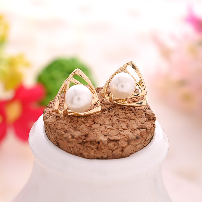 推荐Temperament triangle pearl stud earrings girl accessorie - 图0