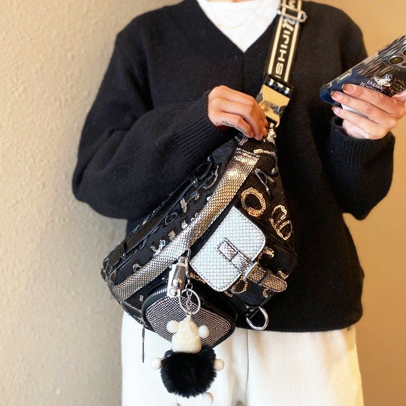 女士斜背胸包韩版洋气多口袋字母拼亮片包包2025新款斜挎腰包单肩,淘宝优惠券,粉丝福利购,淘宝优惠卷