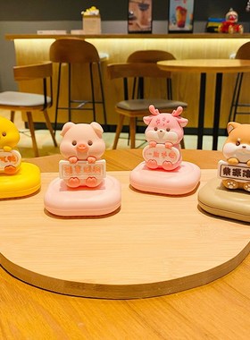 卡通萌宠小猪公仔玩偶车载香薰装饰品桌面办公摆件创意小礼品