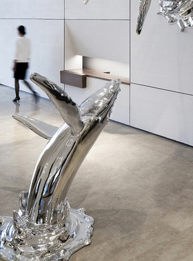 创意鲸鱼落地摆件海豚雕塑售楼处大堂酒店玻璃钢电镀银色艺术装置