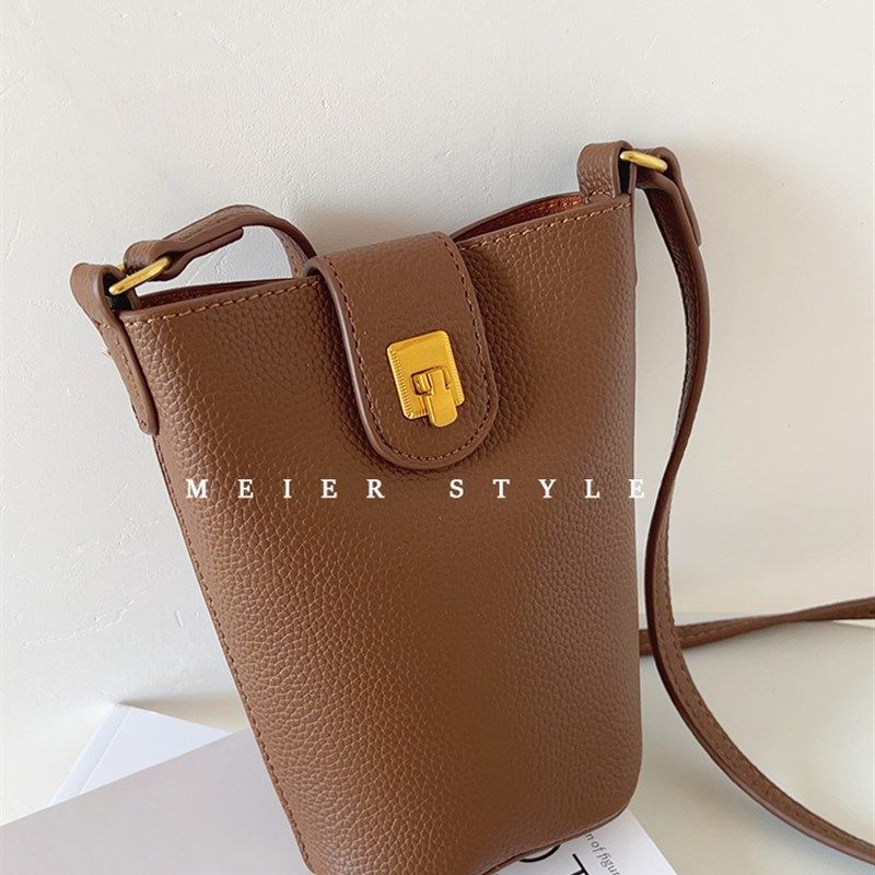 2024春季新款迷你水桶包手机包休闲锁扣单肩斜挎包软皮翻盖包女包,淘宝优惠券,粉丝福利购,淘宝优惠卷