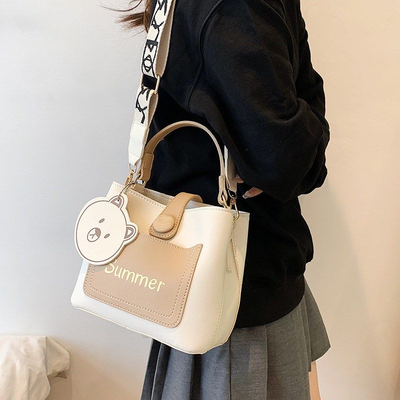 韩版休闲可爱宽带水桶包女2022新款潮时尚百搭学生党包包斜挎包,淘宝优惠券,粉丝福利购,淘宝优惠卷