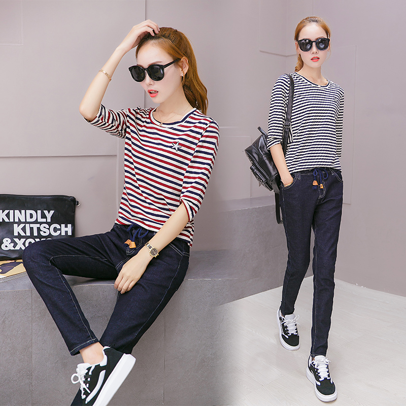 women jeans and t shirt