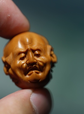 喜怒哀乐背云吊坠