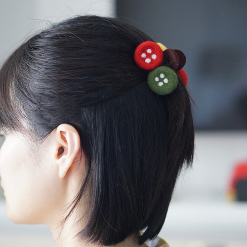 woou萌玩原创手工羊毛毡多巴胺纽扣中短发鲨鱼夹抓夹发饰发夹饰品 - 图1