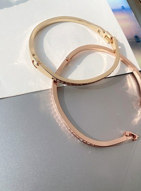 青岛非凡欧美外贸饰品 个性时髦轻奢金色小众高级感闪亮手镯