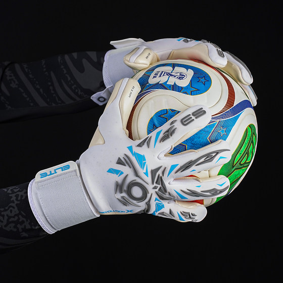 Halo Goalkeeper Gloves Endorsed by Courtois