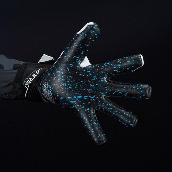 Reusch goalkeeper gloves top with FUSION latex