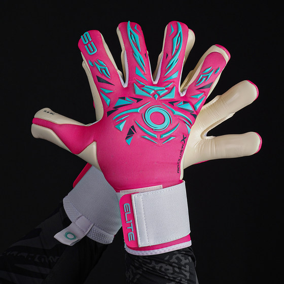 Halo goalkeeper gloves, endorsed by Courtois