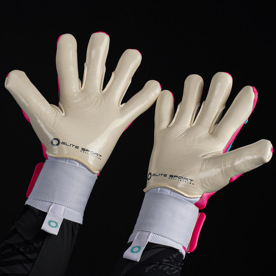 Halo goalkeeper gloves, endorsed by Courtois