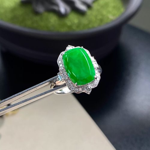 泗隆珠宝-天然A货翡翠马鞍戒指 18k金镶钻满绿戒指翡翠女款手饰 - 图1