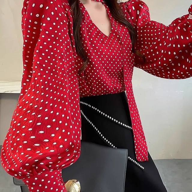 Red polka dot printed shirt for women in autumn, sweet puff sleeve top, halter neck slimming design, strappy V-neck shirt