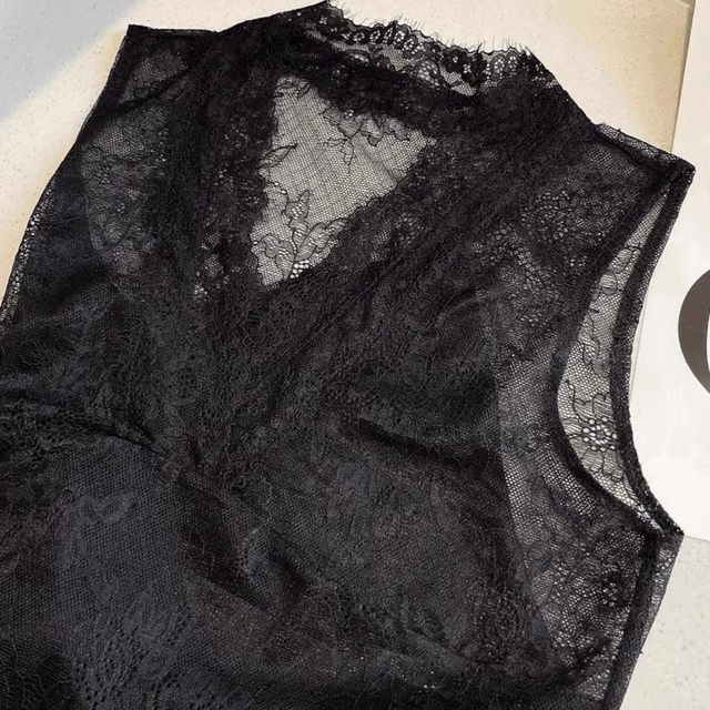 French lace temperament inner suspender back pure lust sexy v-neck lace bottoming shirt women's heart top 2025 spring