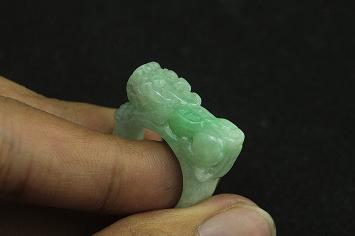 Natural waxy green Pixiu ring jewelry and jade