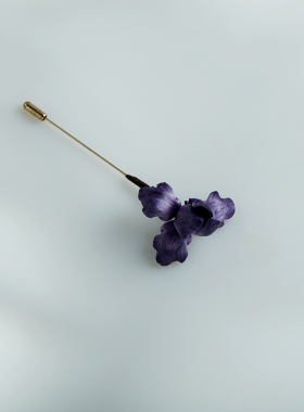 绒花复古新款深紫鸢尾胸针