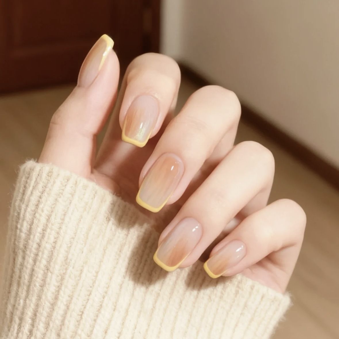 秋冬新款显白渐变法式奶黄色晕染温柔穿戴甲贴片简约高级感可拆卸 - 图1