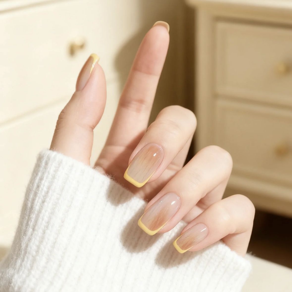 秋冬新款显白渐变法式奶黄色晕染温柔穿戴甲贴片简约高级感可拆卸 - 图2