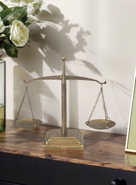 欧式铁艺桌面天平座装饰摆件