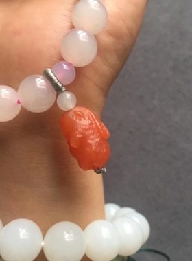 天然和田玉藕粉色圆珠南红玛瑙小兔子趴趴兔设计款手链手串佛珠