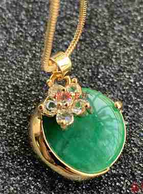 翡翠飘辣绿女式圆形玉挂件吊坠