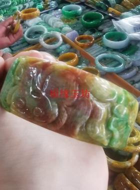 天然老坑翡翠雕花玉镯阳绿浅绿
