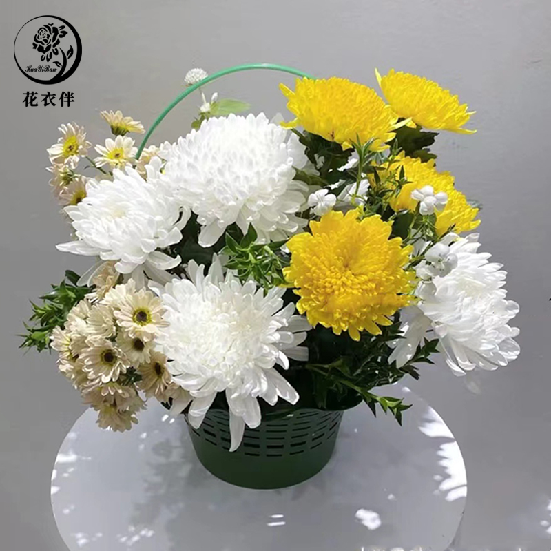 清明祭祀上坟手提塑料小花篮插花花圈扫墓白黄菊花鲜花清明节花束 - 图1