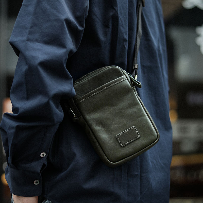 佐也原创男士迷你小包真皮随身手机包夏天休闲小背包单肩斜挎包潮 - 图1