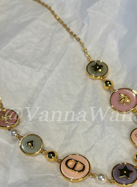 VanWan收藏！D!彩色猪鼻蜜蜂糖豆项链女26新拼色字母高级感锁骨链