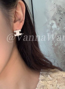 VanWan.买手版！奶油感～法式奶白耳钉双面戴天然碎贝耳扣高级感