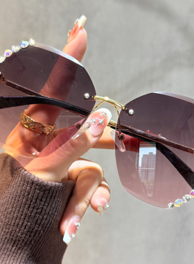 无框切边太阳镜滤镜美颜墨镜大框潮搭时髦网红防紫外线镶钻眼镜
