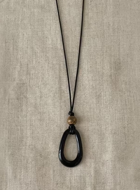 休闲黑色椭圆缕空树脂吊坠项链时尚潮流简约网红气质ins风毛衣链