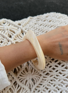 不规则几何树脂手镯女 2025冬季时尚潮流行个性搭配服装拍照饰品