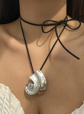 自由打结凹凸螺旋吊坠绒绳项链女2025夏季复古个性时尚旅拍配饰品