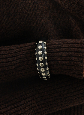 C形开口圆铆钉树脂手镯女 欧美新潮时尚朋克网红风格写真拍照饰品