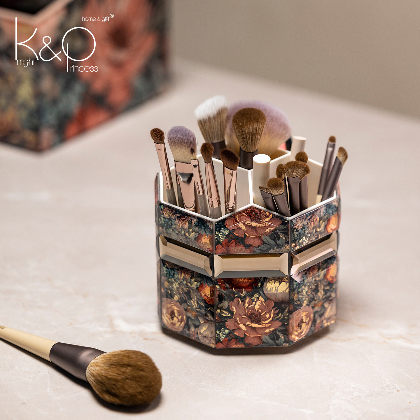 KP化妆品收纳盒旋转防尘化妆刷收纳筒梳妆台桌面口红眼影置物架 - 图2