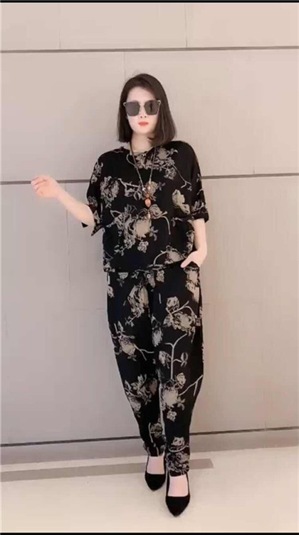 夏季新款圆领冰丝花纹哈伦显瘦时尚休闲妈妈套装百搭大码女装 2019 夏季新款圆领冰丝花纹哈伦显瘦时尚休闲妈妈套装百搭大码女装 2019