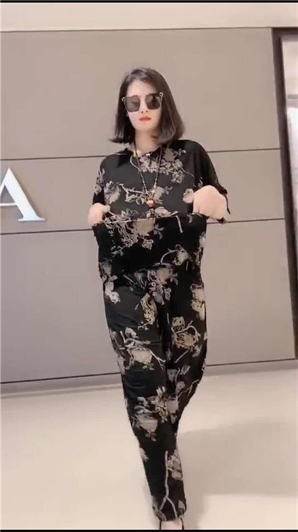 夏季新款圆领冰丝花纹哈伦显瘦时尚休闲妈妈套装百搭大码女装 2019 夏季新款圆领冰丝花纹哈伦显瘦时尚休闲妈妈套装百搭大码女装 2019