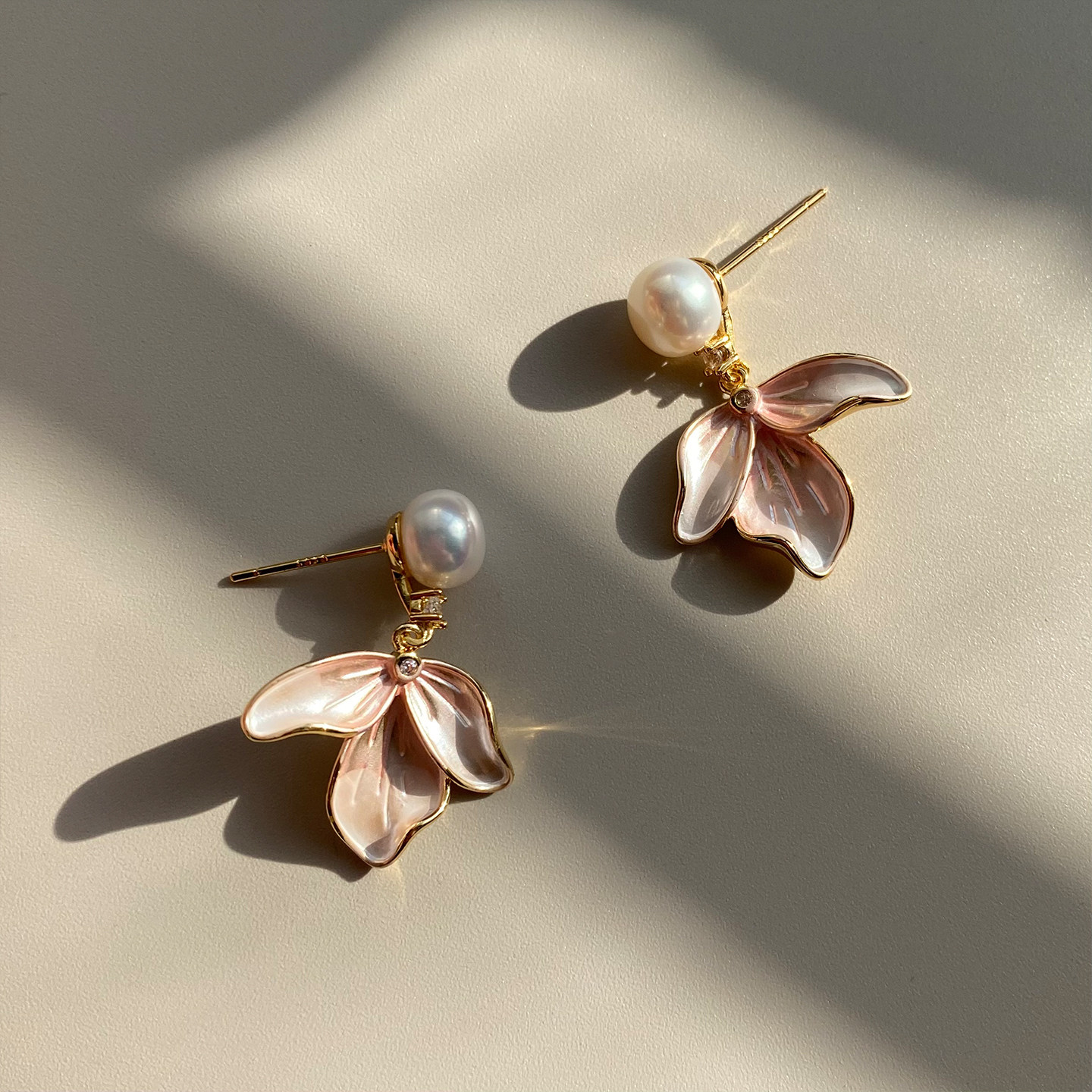 【花雾】天然淡水珍珠耳钉女款清新甜美时尚淡粉花瓣气质耳环耳饰,淘宝优惠券,粉丝福利购,淘宝优惠卷