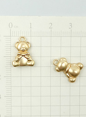 亚金色小熊吊饰日本贵和锌合金