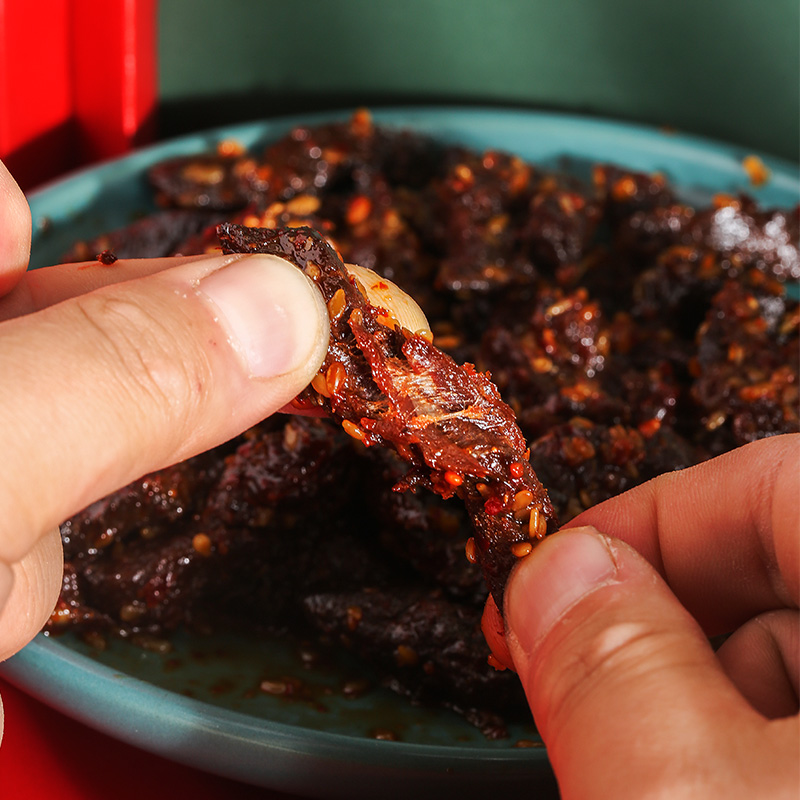 [泥泥的美食小铺]麻辣冷吃牛肉干四川特产手工自制香辣味牛肉80g