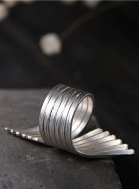 个性泰银时尚宽版指环优雅大方拉丝面翅膀开口可调节大小戒指