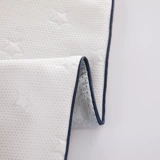 [Та же самая модель в торговом центре] Мечтает детка белой толстой детской подушки А.