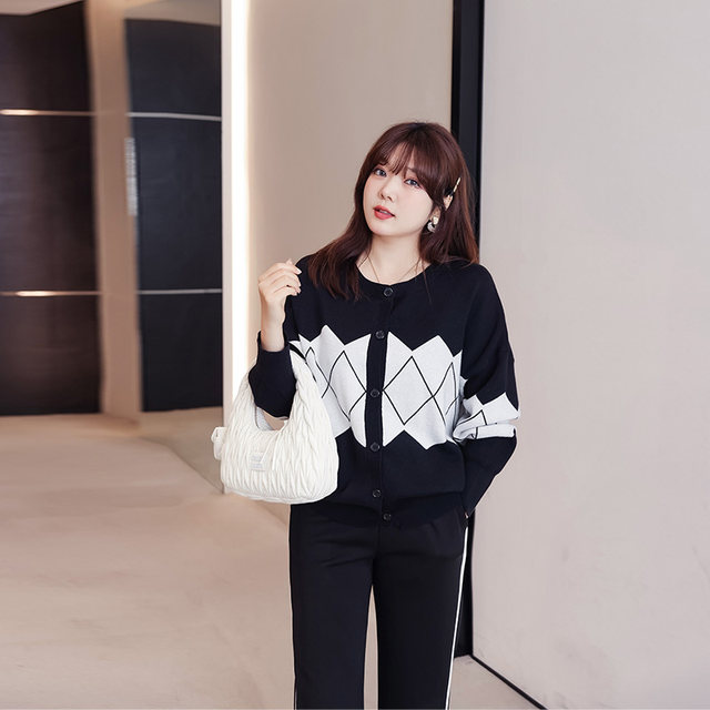 Thin and fat mm plus size women's knitted cardigan rhombus temperament loose sweater jacket 2024 autumn and winter new style