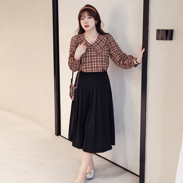 2022: Cover up the flesh and look slimmer with a pullover to reduce age