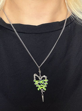 赛博朋克绿黑缠绕星星爱心铆钉项链小众y2k辣妹甜酷ins风亚文化