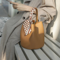 Advanced Texture Pack Bag Women 2022 New European Station Genuine Leather Commuter Bucket Bag Silk Scarlet Carry-on small crowdsourced