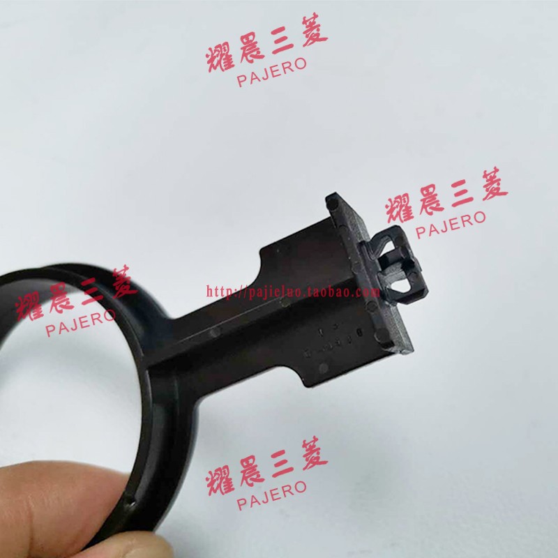 适配三菱帕杰罗V73V77V93V97水箱下水管固定卡扣散热器水管固定架 - 图2