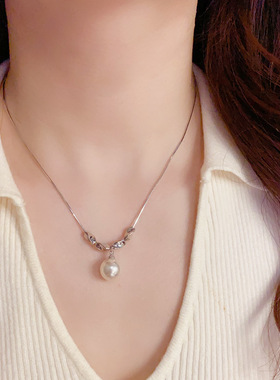 轻奢简约金属扭曲珍珠吊坠项链